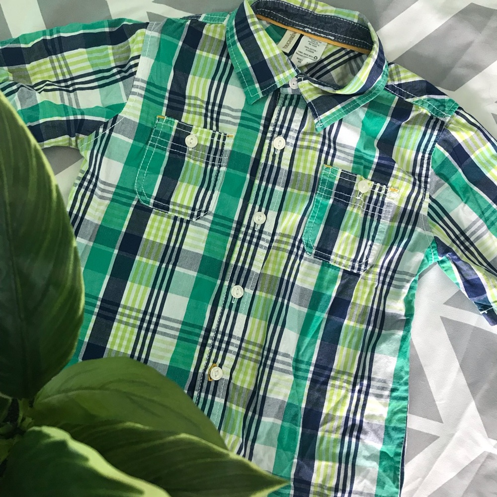COPY - 💜4/$15💜 Plaid collar boys shirt